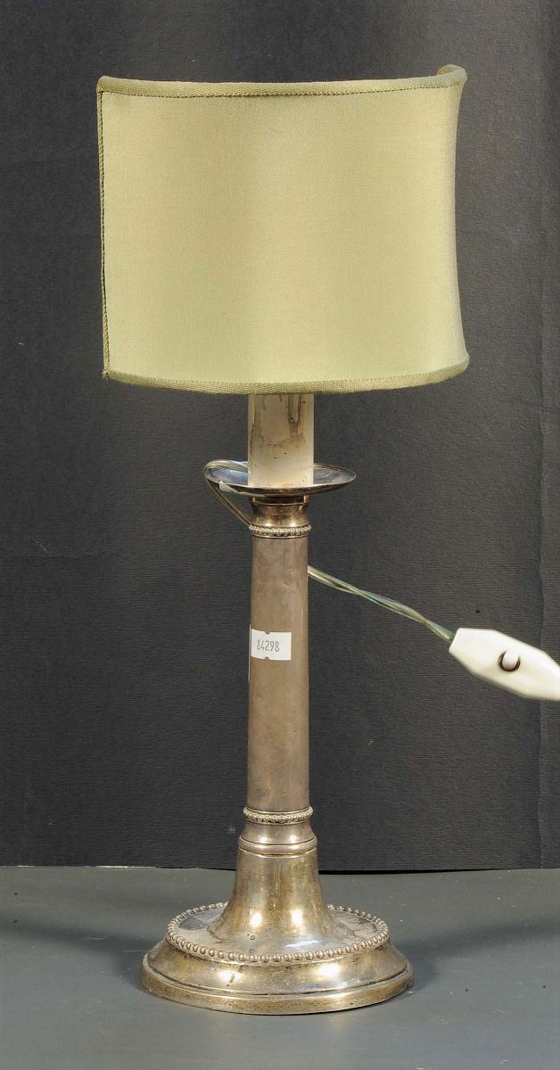 Candeliere in argento trasformato in lampada, Napoli fine XVIII secolo  - Auction Antiquariato, Argenti e Dipinti Antichi - Cambi Casa d'Aste