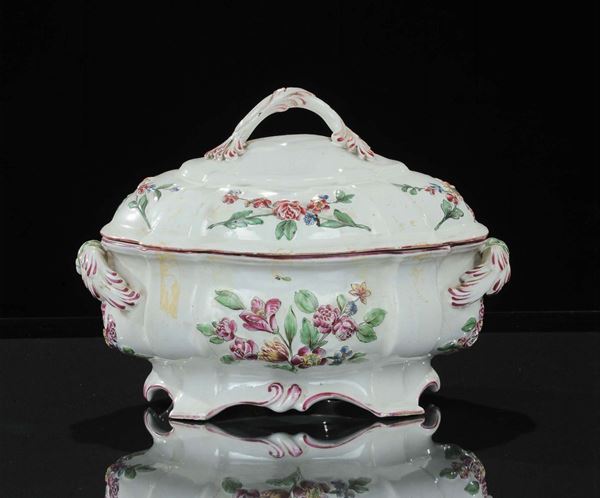 Zuppiera in maiolica, Francia XIX secolo