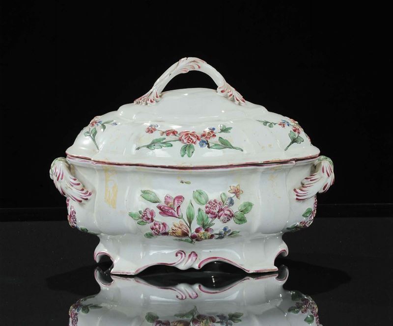 Zuppiera in maiolica, Francia XIX secolo  - Asta Antiquariato e Dipinti Antichi - Cambi Casa d'Aste