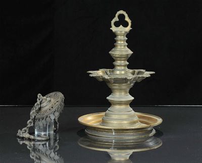 Lampada Pensile Hannukkiah in Ottone Cesellato e Tornito. XIX Secolo