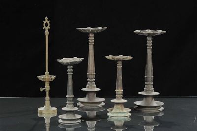 Raccolta di Cinque Lampade Ad Olio Hanukkiah