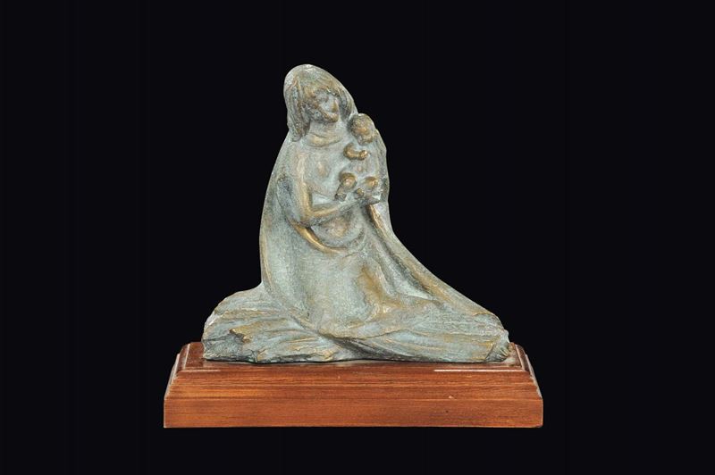 Angelo Biancini, Madonna con Gesù Bambino. Grey-coated bronze on a wooden pedestal Madonna con Gesù Bambino  - Auction 20th Century Decorative Arts - I - Cambi Casa d'Aste