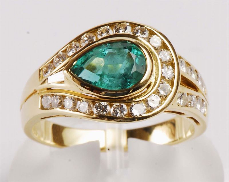 Anello icon smeraldo e diamanti  - Asta Orologi e Gioielli Antichi e Contemporanei - Cambi Casa d'Aste