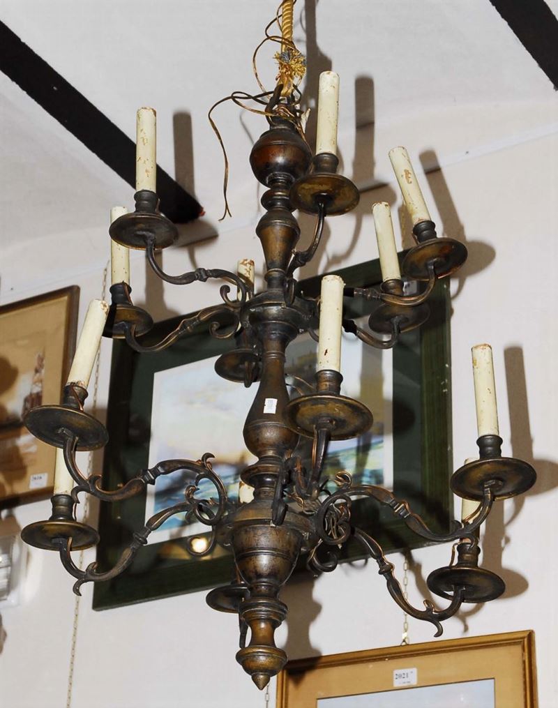 Lampadario in bronzo a dodici luci, XX secolo  - Auction OnLine Auction 03-2012 - Cambi Casa d'Aste