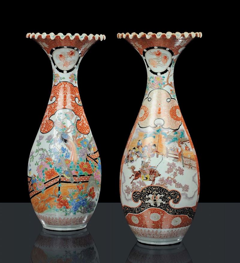Coppia di vasi in porcellana Imari a decoro naturalistico, Giappone, XIX secolo  - Asta Chinese Works of Art - Cambi Casa d'Aste