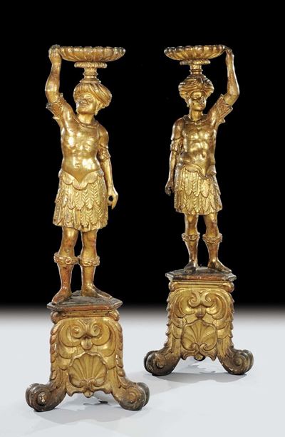 Coppia di Moretti Reggicero in Legno Intagliato e Dorato, Veneto XVIII Secolo