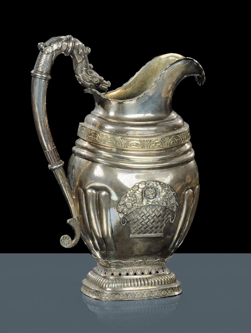 Brocca in argento sbalzato, Mosca 1897  - Asta Gioielli, Argenti ed Orologi Antichi e Contemporanei - Cambi Casa d'Aste