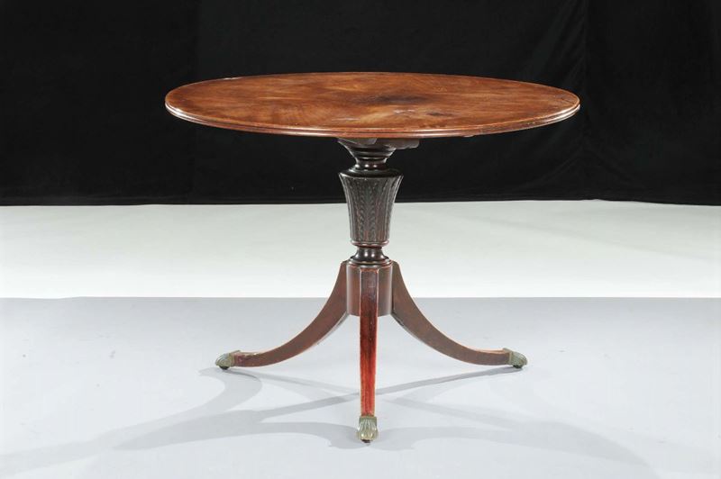 Tavolo circolare in mogano, Inghilterra XX secolo  - Auction OnLine Auction 03-2012 - Cambi Casa d'Aste