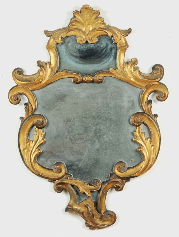 Specchiera in legno dorato ed intagliato, Italia settentrionale XVIII secolo