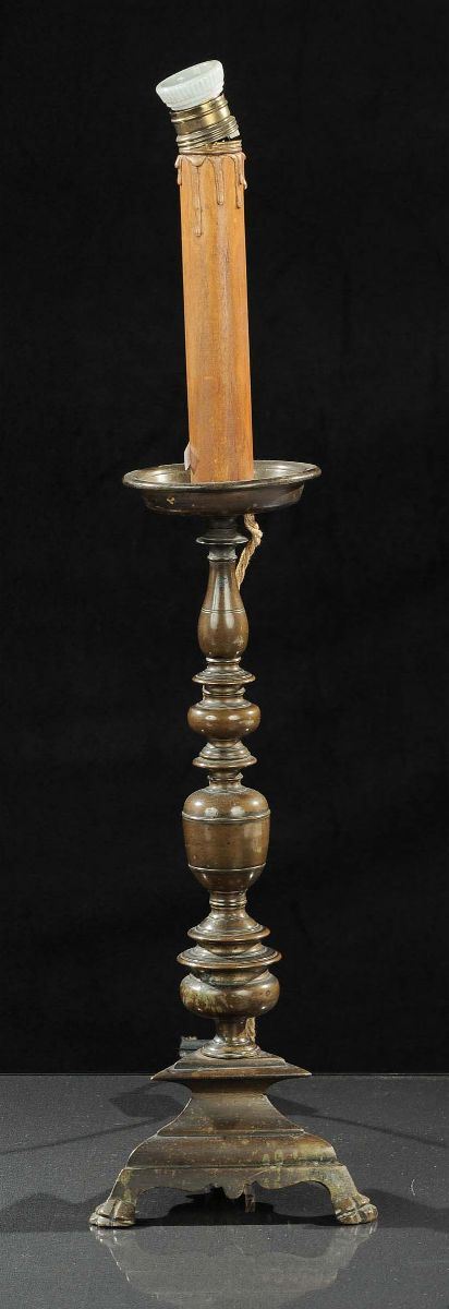 Lotto composto da piccola scrivania in stile rinascimento  - Asta Antiquariato e Dipinti Antichi - Cambi Casa d'Aste