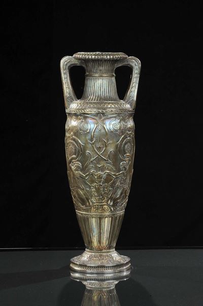 Vaso in Metallo Argentato e Sbalzato, XIX Secolo