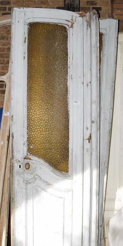 Lotto di una Porta in Legno Laccato ed una Porta Finestra Ad un'anta