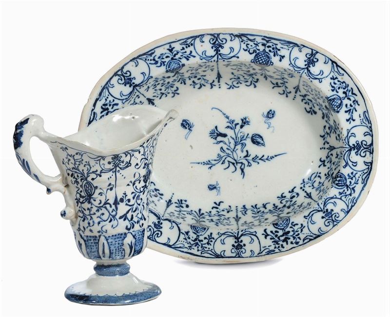 Versatoio ad elmo con catino in ceramica, Savona XVIII secolo  - Auction Antiques and Old Masters - Cambi Casa d'Aste