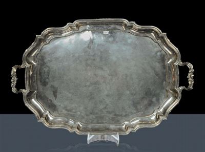 Vassoio Luigi XV a Due Manici in Argento Sbalzato, Roma XVIII Secolo