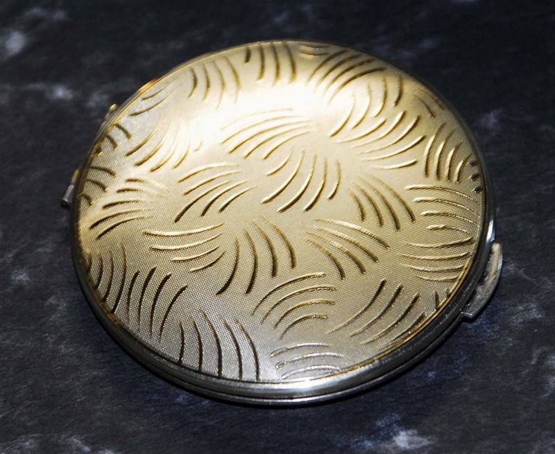 Portacipria Kigu in metallo dorato  - Auction OnLine Auction 03-2012 - Cambi Casa d'Aste