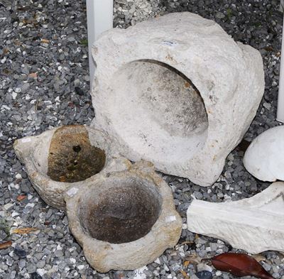 Tre Mortai in Pietra di Misure Diverse