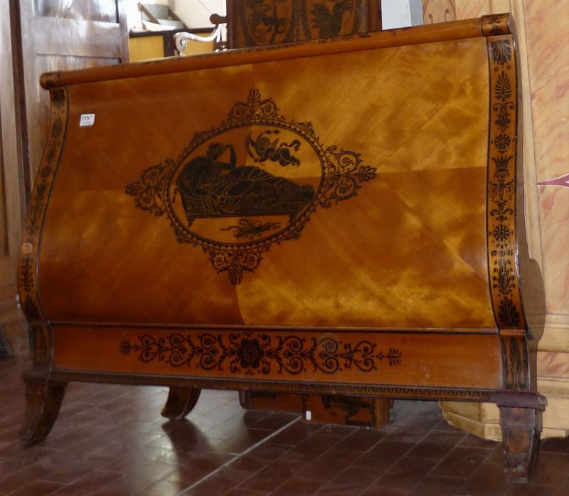 Letto a barca impiallacciato in legno di noce, XIX secolo  - Auction Antiques and Old Masters - Cambi Casa d'Aste