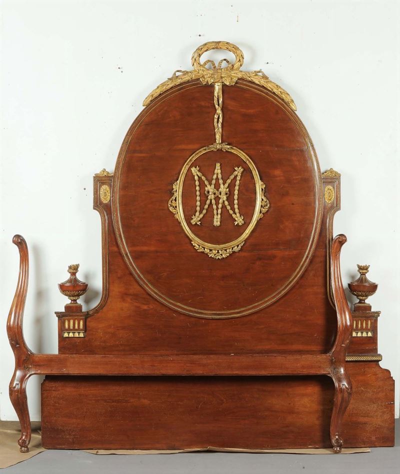 Lettino Luigi XV in noce  - Asta Antiquariato e Dipinti Antichi - Cambi Casa d'Aste