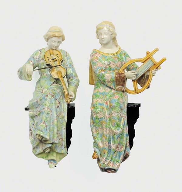 Coppia di angeli musicanti in maiolica policroma, Minghetti, Bologna fine XIX secolo