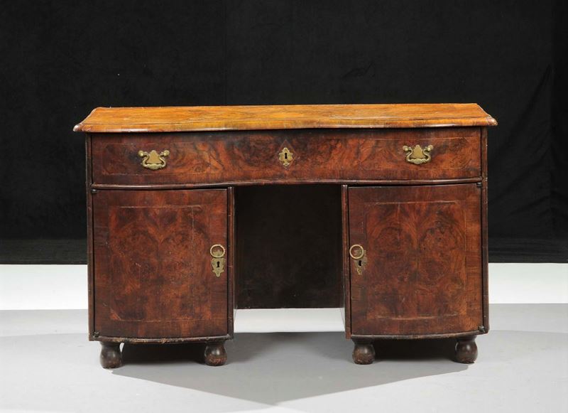 Scrivania a due ante ed un cassetto, XVIII secolo  - Auction Antique and Old Masters - II - Cambi Casa d'Aste