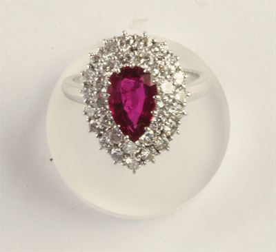 Anello con Rubino e Diamanti