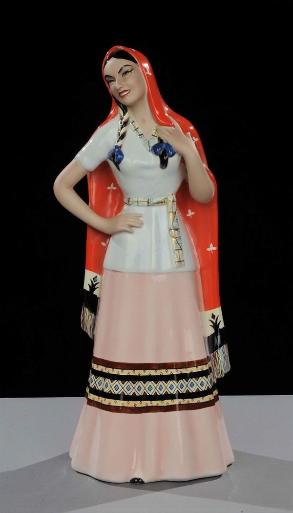 Statuina in porcellana raffigurante figura femminile in vesti tradizionali