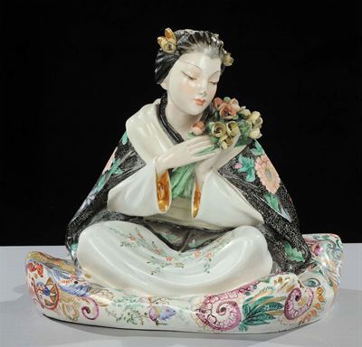 V.b.C.M. - Vincenzo Bertolotti Ceramiche - Milanodama Giapponese Seduta su Cuscino
