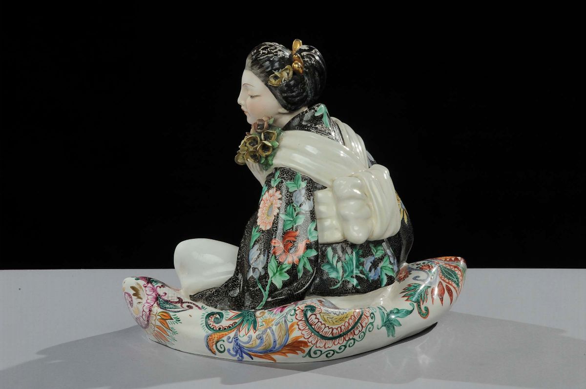 V.b.C.M. - Vincenzo Bertolotti Ceramiche - Milanodama Giapponese Seduta su Cuscino