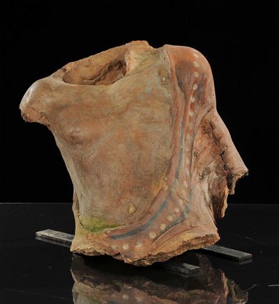 Frammento di Torso di “baccante” in Terracotta Laccata e Dipinta