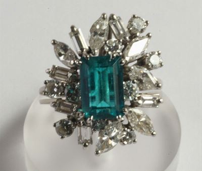 Anello con Smeraldo e Diamanti