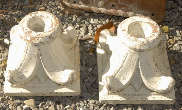 Due capitelli in terracotta