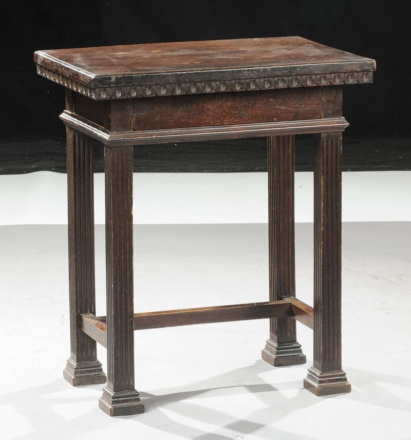 Tavolino basso in stile rinascimento, XX secolo  - Asta Asta OnLine 03-2012 - Cambi Casa d'Aste