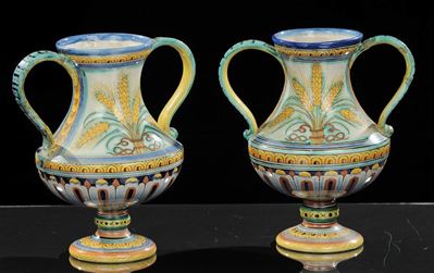 Coppia di Vasi Biansati in Ceramica Policroma, Deruta Inizio XX Secolo
