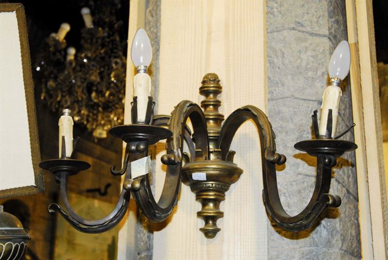 Due bracci in bronzo a tre luci  - Auction Antiquariato, Argenti e Dipinti Antichi - Cambi Casa d'Aste