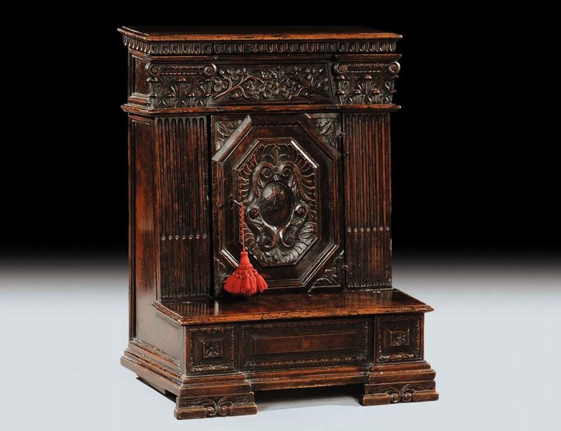 Inginocchiatoio in noce ad un'anta, Lombardia XVIII secolo  - Auction Antiquariato e Dipinti Antichi - Cambi Casa d'Aste