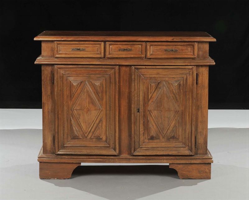 Credenza in noce a due ante pannellate, XIX secolo  - Auction Antiques and Old Masters - Cambi Casa d'Aste