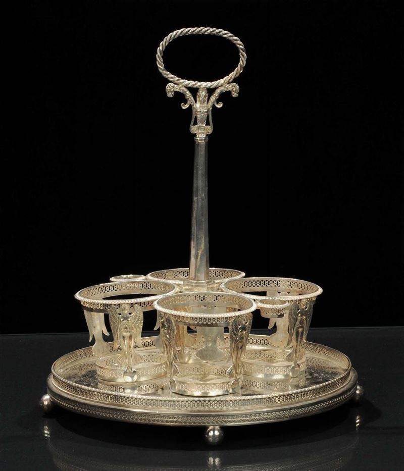 Grande oliera e salsiera in argento sbalzato e cesellato  - Asta Antiquariato e Dipinti Antichi - Cambi Casa d'Aste