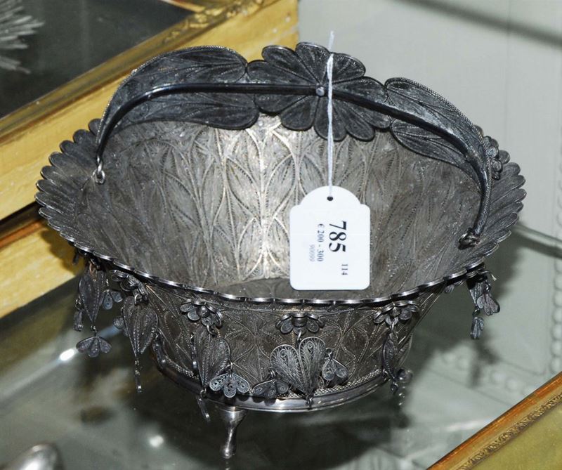 Cestino in filigrana d'argento poggiante su tre piedini,  XIX secolo  - Asta Antiquariato e Dipinti Antichi - Cambi Casa d'Aste