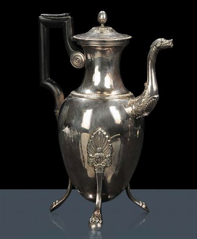 Grande Caffettiera in Argento Sbalzato e Cesellato