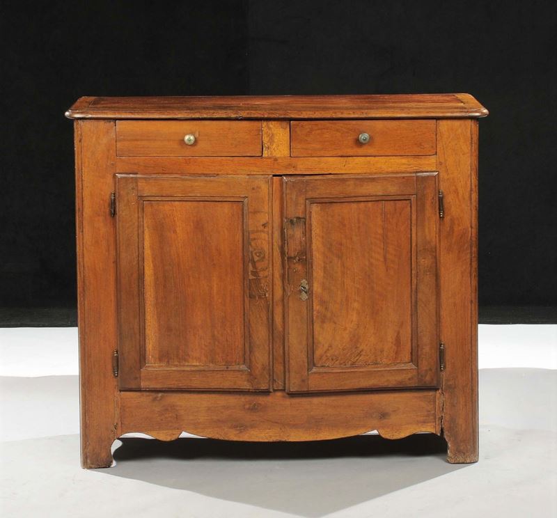 Credenza a due ante e due cassetti in legno di noce, XIX secolo  - Auction OnLine Auction 03-2012 - Cambi Casa d'Aste