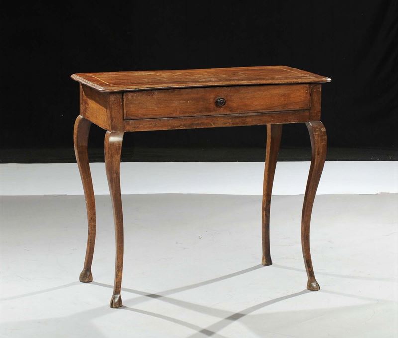 Tavolino scrittoio in noce, XIX secolo  - Asta Antiquariato e Dipinti Antichi - Cambi Casa d'Aste