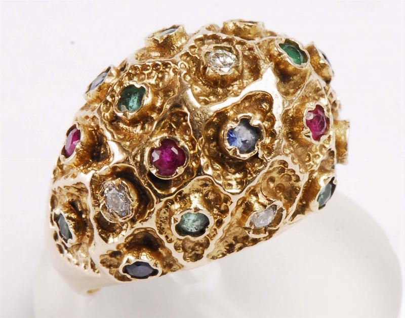 Anello con diamanti, smeraldi, zaffiri e rubini  - Auction OnLine Auction 06-2012 - Cambi Casa d'Aste