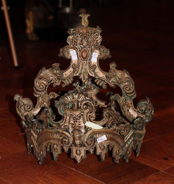 Corone in rame sbalzato a volute, XIX secolo