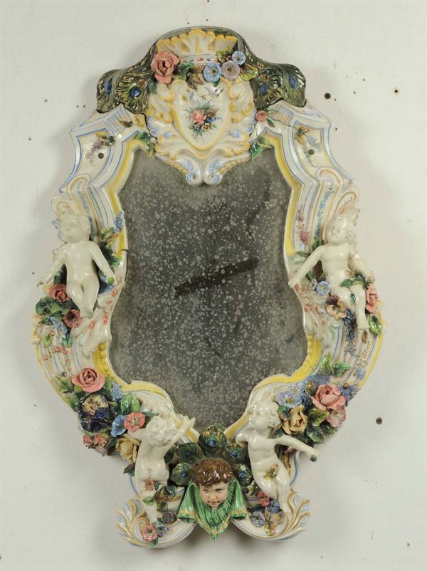 Specchiera sagomata in ceramica policroma, XIX secolo