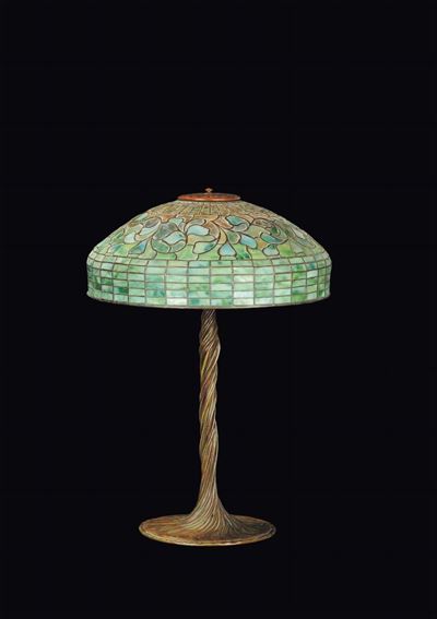 Louis Comfort Tiffany (1848-1933) Tiffany Studios - Newyorklampada da Tavolo in Bronzo e Vetro