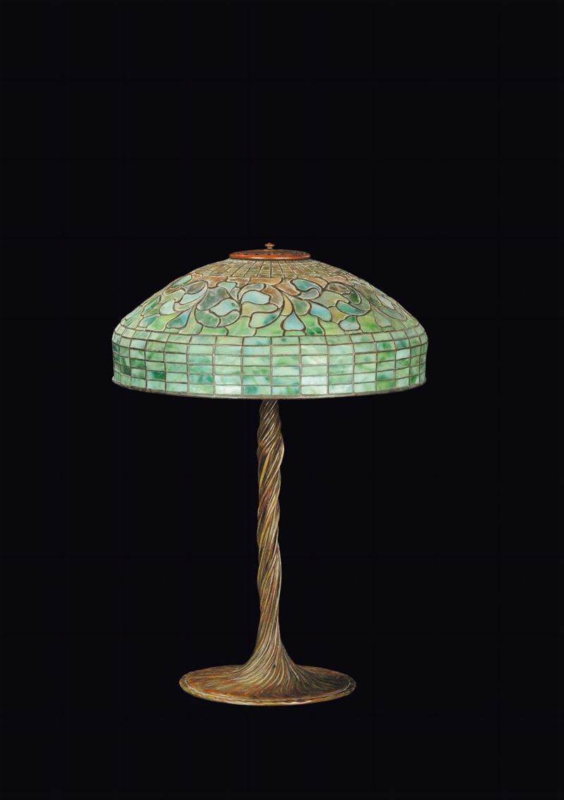Louis Comfort Tiffany (1848-1933) Tiffany Studios - NewYork Lampada da tavolo in bronzo e vetro  - Auction Decorative Arts of the Twentieth Century - Cambi Casa d'Aste