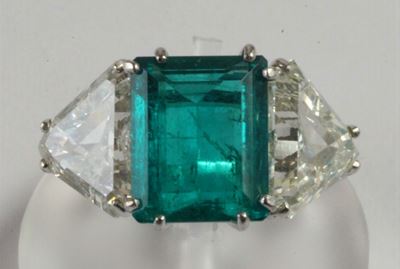 Anello con Smeraldo e Diamanti