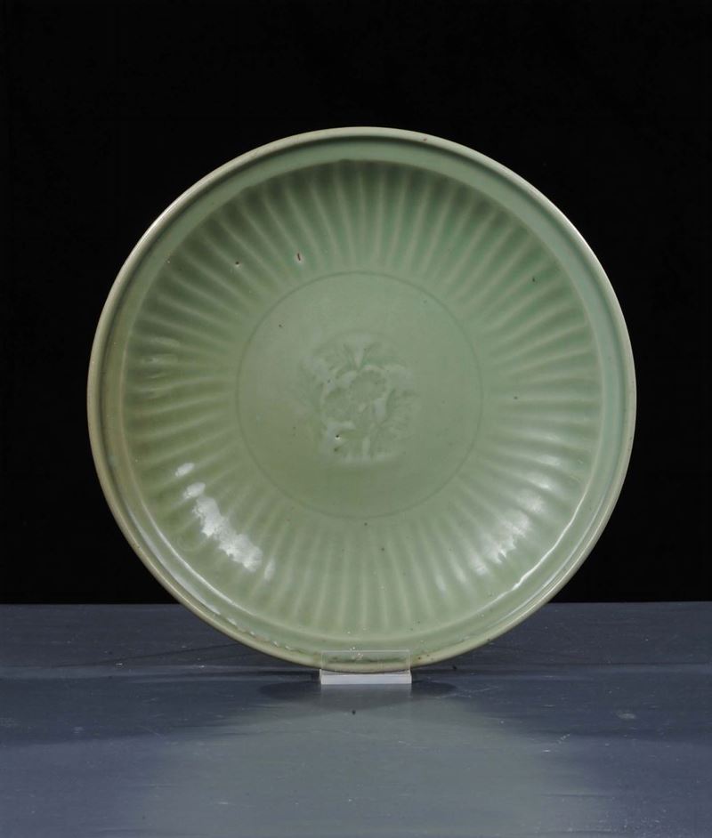 Piatto Celadon, Cina XVIII secolo  - Asta Arte Orientale - Cambi Casa d'Aste