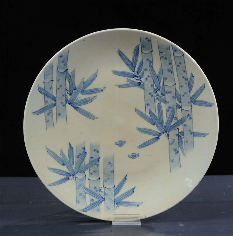 Piatto in porcellana, Cina XIX secolo  - Asta Arte Orientale - Cambi Casa d'Aste