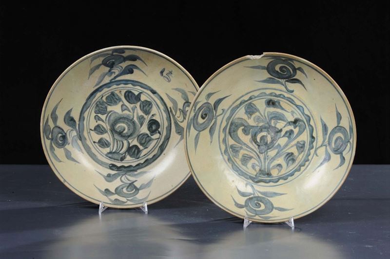 Coppia di piatti in porcellana, Cina XVIII secolo  - Asta Arte Orientale - Cambi Casa d'Aste